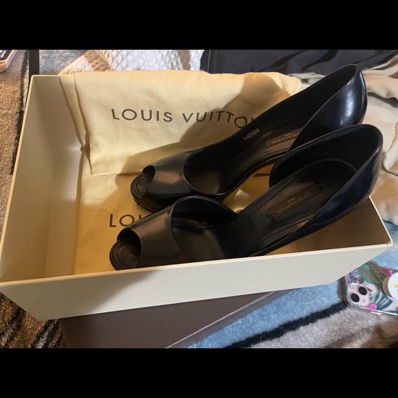 Louis Vuitton Leather Peep Toe Gold Plate - Picture 5 of 8